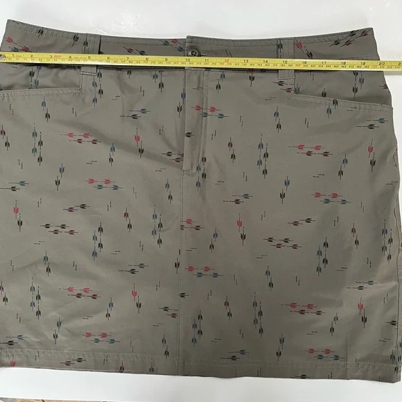 Eddie Bauer Olive Camo Green Skorts Casual Adventurer arrow print - Picture 3 of 16